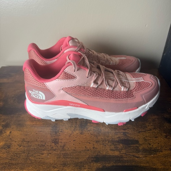 THE NORTH FACE Women’s VECTIV Taraval Hiking Shoes Size 9 New. - Picture 1 of 8